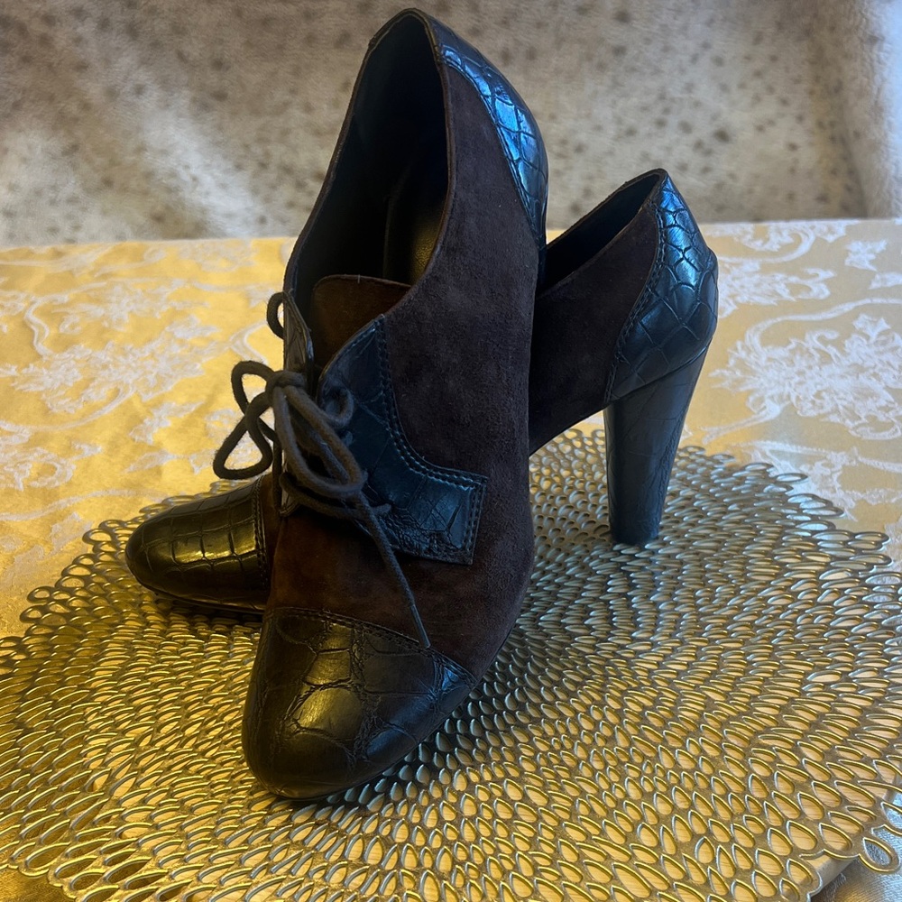 Franco Sarto Classic Two-Tone Brown Suede and Faux-Croc Lace-Up Heels 7.5
